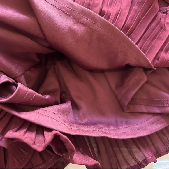 NWT Lulu's Embrace Your Beauty Burgundy Pleated Long Sleeve Skort Romper Size L - Picture 11 of 12